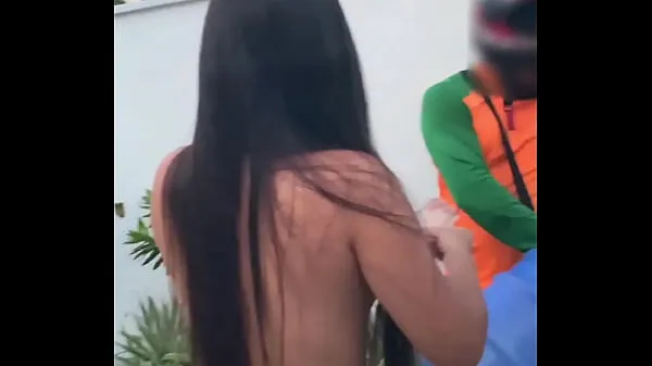 Novo Naughty wife received the water delivery boy totally naked at her door Pipa Beach (RN) Luana Kazaki tubo fino