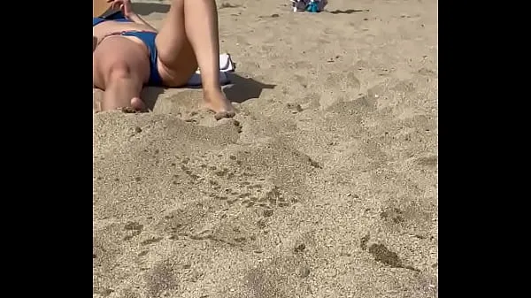 Νέος Public flashing pussy on the beach for strangers λεπτός σωλήνας