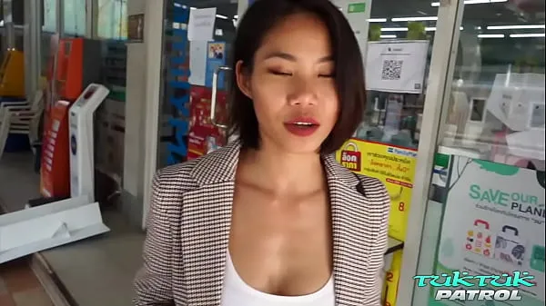 新型Sexy Bangkok dream girl unleashes tirade of pleasure on white cock细管