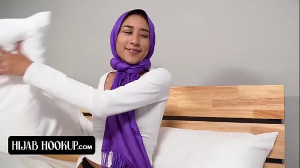 Νέος Horny Perv Peeps On Beauty Babe In Hijab Vanessa Vox λεπτός σωλήνας
