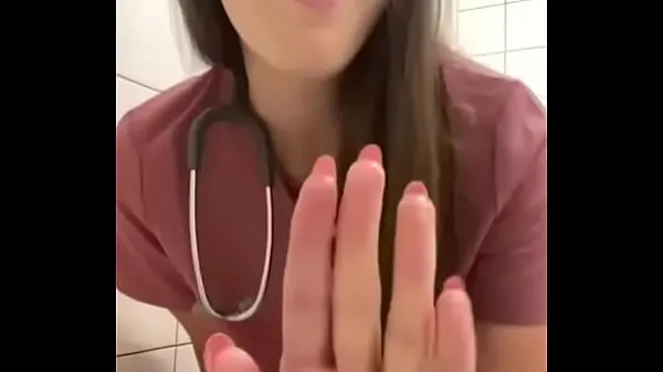 Nová nurse masturbates in hospital bathroom jemná trubice