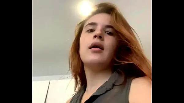 Νέος Young Russian redheaded bitch moves sexually in front of the camera λεπτός σωλήνας