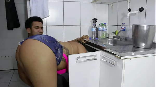 Nowa The cocky plumber stuck the pipe in the ass of the naughty rabetão. Victoria Dias and Mr Rola cienka rurka