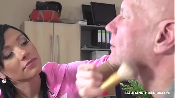 أنبوب جديد Grandpa wants makeup tutorial غرامة