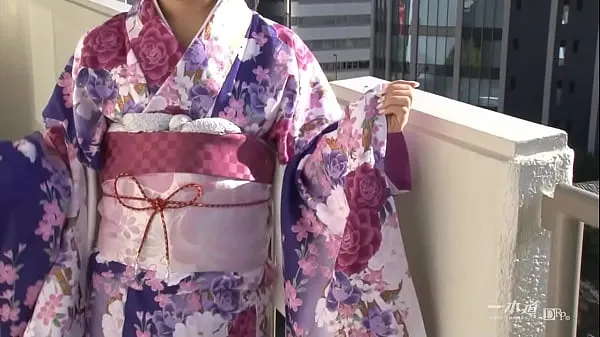 Новая Рей Кавасима Представляем новую работу «Кимоно», особую категорию популярной серии коллекций моделей, потому что это сейдзин-шики 2013 года! Рей Кавасима появляется в кимоно с большим шармом, который отличается от конца года и новогодних празд тонкая трубка