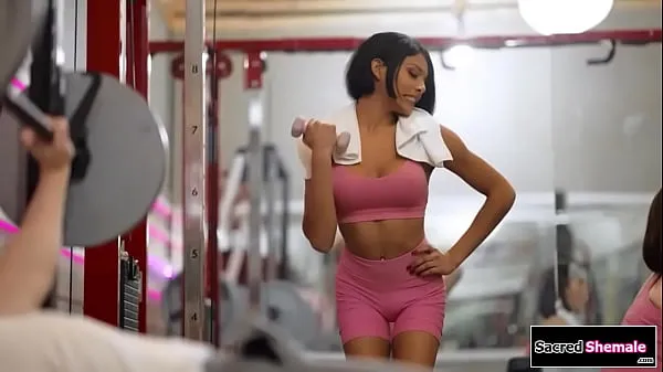 หลอดปรับ Latina tgirl Lola Morena gets barebacked at a gym ใหม่