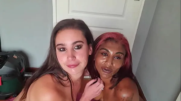 Nytt Mixed race LESBIANS covering up each others faces with SALIVA as well as sharing sloppy tongue kisses fint rör