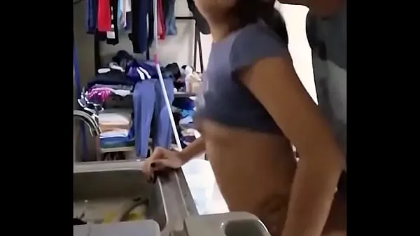 Νέος Cute amateur Mexican girl is fucked while doing the dishes λεπτός σωλήνας