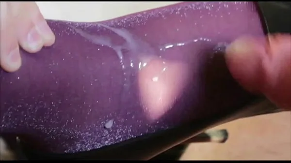 Novo Nylon cumshot on lurex purple pantyhose feet tubo fino