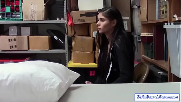 Nieuwe An officer asks the teen shoplifter to get naked for strip latina cooperates to avoid police,blowjobs him then lets him fuck her hard fijne Tube