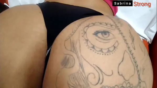 Baru Sabrina strong from the giant butt of the strong couple shows why she is called Strong taking rolls with her panties on the side that is hotter / German tattoo artist halus Tube