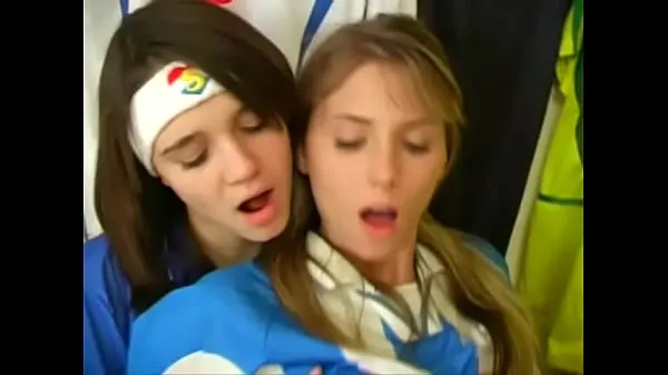 Uusi Girls from argentina and italy football uniforms have a nice time at the locker room hieno tuubi