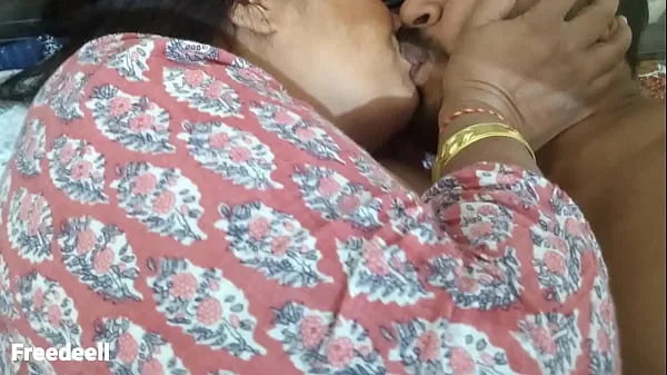 Nová My Real Bhabhi Teach me How To Sex without my Permission. Full Hindi Video jemná trubice