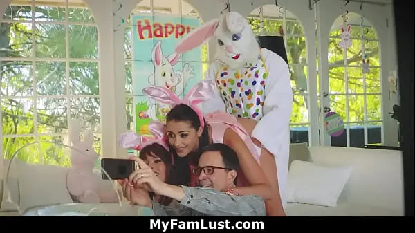 새로운 Stepbro in Bunny Costume Fucks His Horny Stepsister on Easter Celebration - Avi Love 파인 튜브