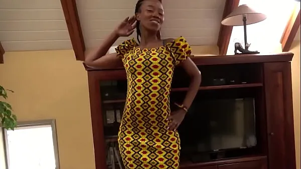 Neue Afrikanische schöne Schauspielerin Gesicht mit Ladung von weißen Produzenten gefüllt feine Röhre