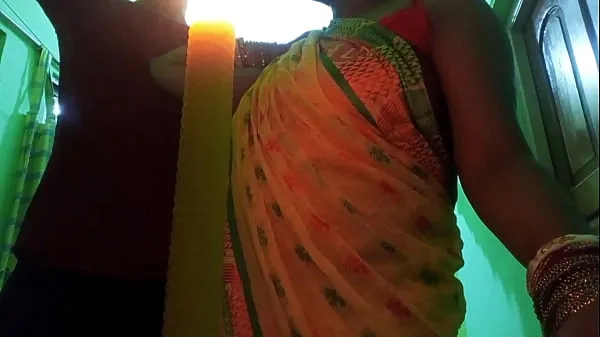 Yeni INDIAN Bhabhi XXX Wet pussy fuck with electrician in clear hindi audio | Fireecouple ince tüp