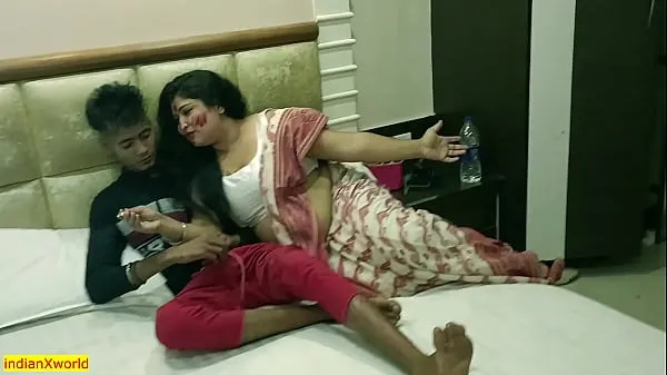 Νέος Indian Bengali Stepmom First Sex with 18yrs Young Stepson! With Clear Audio λεπτός σωλήνας