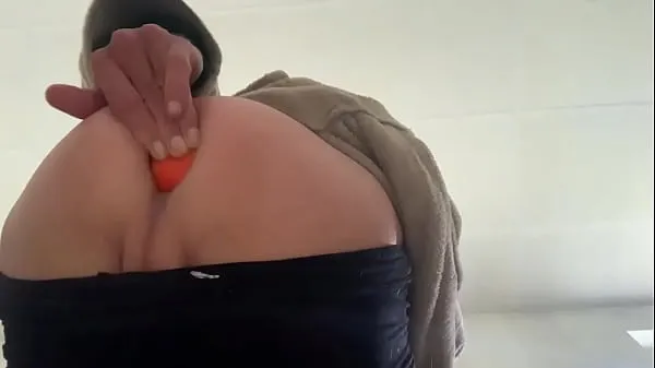 Ny aka Bianca stretching my hole with an orange fint rør