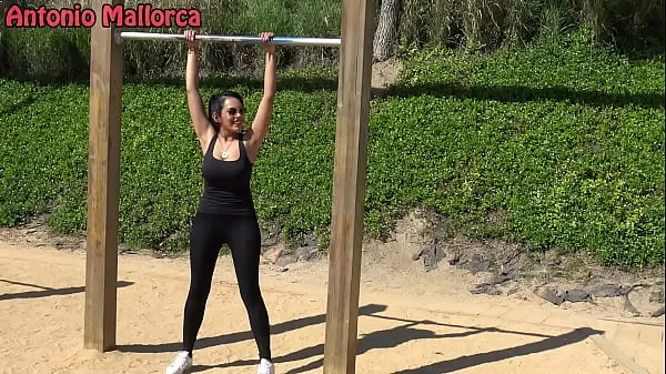 Νέος Fucking a Hot Latina in a Public Park λεπτός σωλήνας