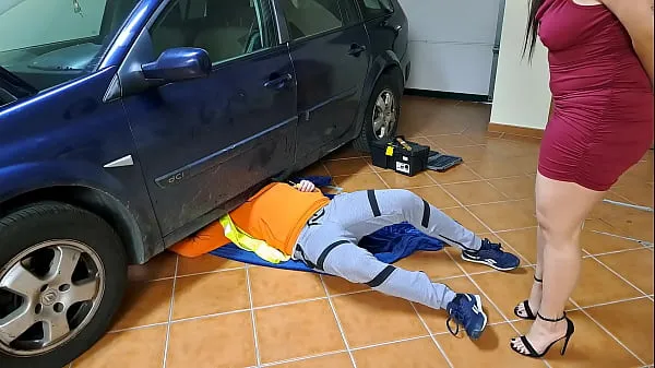 Uusi Horny wife fucks the mechanic hieno tuubi