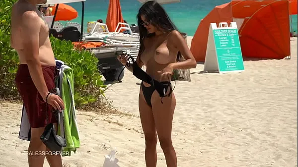 새로운 Huge boob hotwife at the beach 파인 튜브
