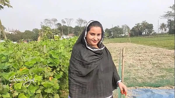 Nova Indian women in outdoor fina cev