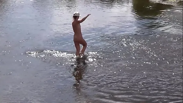 Νέος Russian Mature Woman - Nude Bathing λεπτός σωλήνας