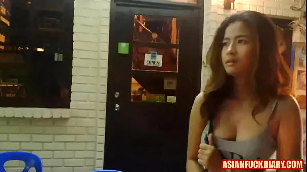 Nowa Asian babe rides a tourist cock in Hotel room cienka rurka