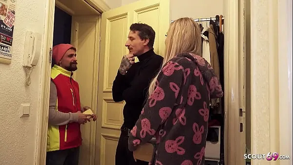 Nová German Teen Couple talk postman to Fuck his Girlfriend while he watch jemná tuba