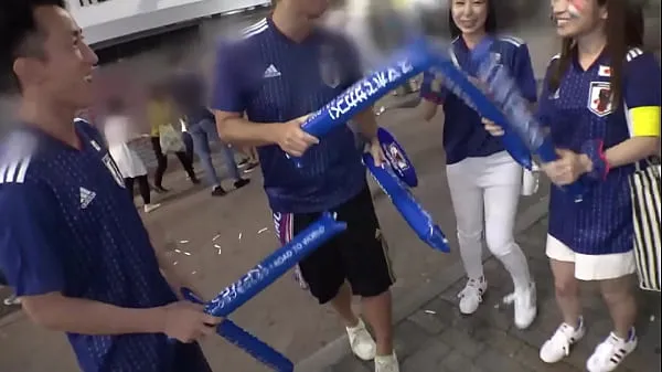New Pick up a girl watching the World Cup! In the heat of the moment, he asked two beautiful model fans watching the game to come to his hotel for a sex orgy that culminated in a hardcore cumshot fine Tube