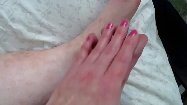 Uusi 958 Foot lovers paradise Beautiful DawnSkye invites you to appreciate her feet with the long toes and wrinkled soles hieno tuubi