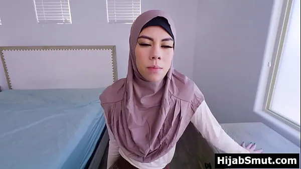 Νέος Shy muslim teen Mila Marie keeps her hijab on when fucking λεπτός σωλήνας
