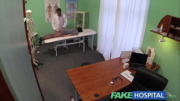 Nová Fake Hospital G spot massage gets hot brunette patient wet jemná trubice