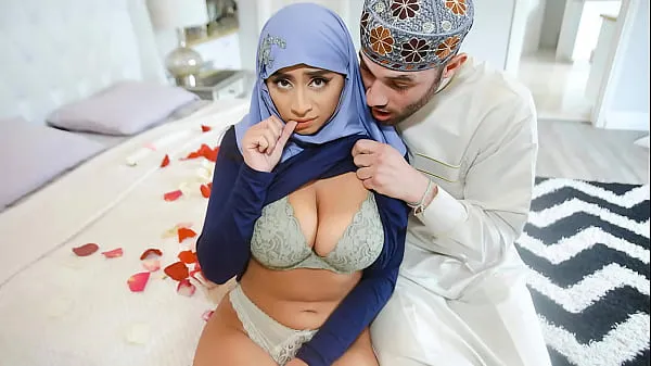نیا Arab Husband Trying to Impregnate His Hijab Wife - HijabLust عمدہ ٹیوب