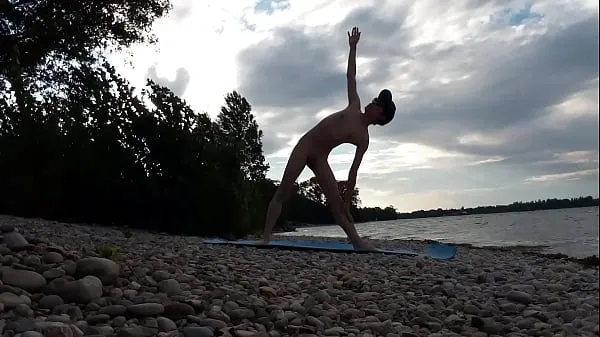 Ống Slender nudist boy does yoga nude on a naturist beach. Naked yoga video by Jon Arteen gay porn model tốt mới