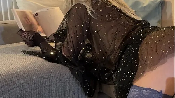 Νέος One of the hottest blondes ever in a transparent gown works on a cock and balls in POV by an ignore handjob to make it precum drips λεπτός σωλήνας