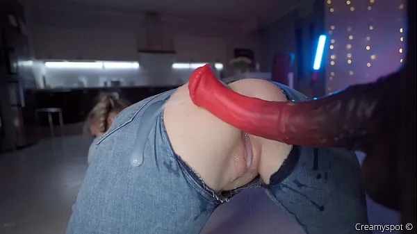 Nowa Big Ass Teen in Ripped Jeans Gets Multiply Loads from Northosaur Dildo cienka rurka
