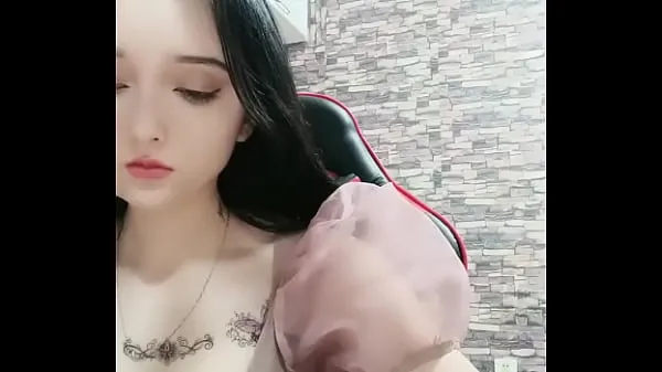 New Beautiful girl from Xinjiang! Dilireba, the porn star! At the request of the audience, she performed a little show, slowly stripping off and squeezing her breasts, slapping her pussy with her fingers and spreading it open for a close-up of a high-end dome fine Tube