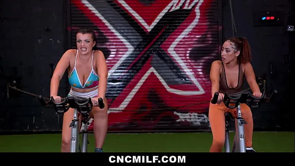 New Freeuse Coach Uses Hot Milf and Teen While Training Them - Cncmilf fine Tube