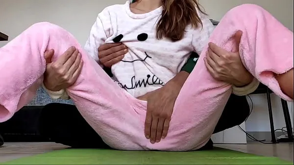 Νέος asian amateur real homemade teasing pussy and small tits fetish in pajamas λεπτός σωλήνας