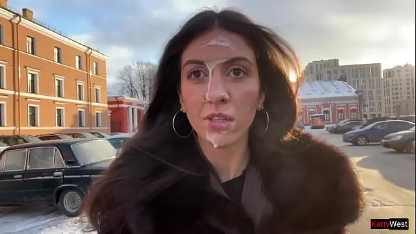 Νέος Girl agreed to walk with a stranger's Cum on her face in a public place - Cumwalk λεπτός σωλήνας