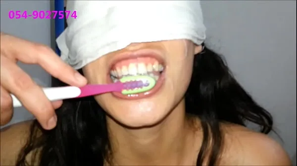 Νέος Sharon From Tel-Aviv Brushes Her Teeth With Cum λεπτός σωλήνας
