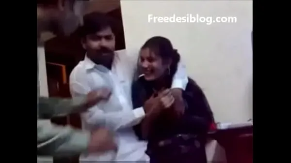 Nová Pakistani Desi girl and boy enjoy in hostel room jemná trubice