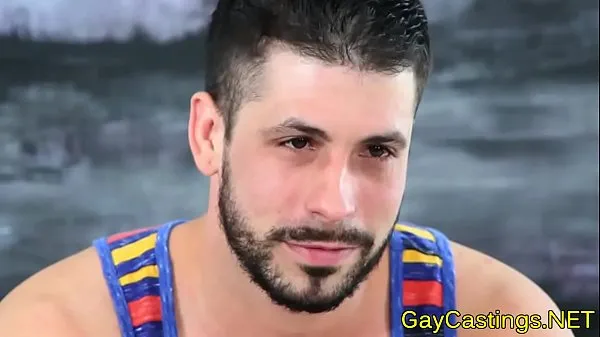 Nytt Spanish hunk sucks cock at gaycastings fint rör