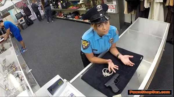 Nytt Police officer pawns her gun and is fucked fint rör